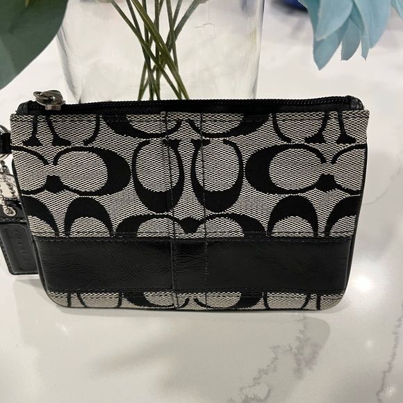 Coach Handbags - COACH SIGNATURE COLLECTION DO849-41637 GRAY/BLACK WRISTLET **EXCELLENT CONDITION